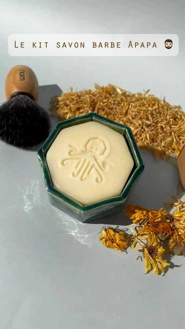 Pour la fête des pères, offrez lui le soin qu’il mérite ! 
Découvrez notre savon barbe Apapa, pour une peau douce et une barbe impeccable 😊
Naturel, efficace et délicatement parfumé à la fleur de Calendula: le cadeau parfait pour le meilleur des papas ! 💙
Retrouvez le sur notre site internet: www.octobulle.fr ;) 
#cosmetiquenaturel #savonartisanal #natureetprogres #savondoux #avisclient #fetedesperes #ideecadeau